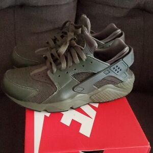 Nike Women’s Sneakers Olive Green